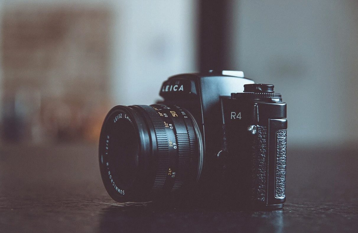 カメラ、写真撮影、フォトカメラ、写真を撮る、ノスタルジア、レトロ、過去、レトロな外観、写真、カメラマン、一眼レフカメラ、レンジファインダーカメラ、デジタル一眼レフ